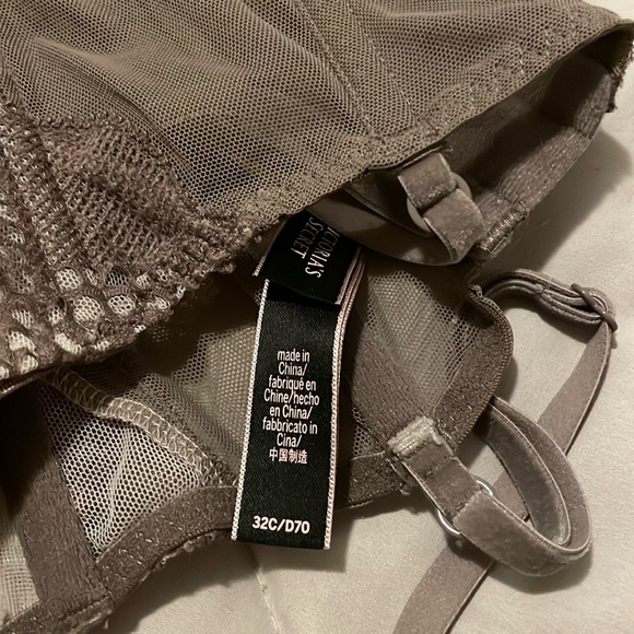 Corset - Picture 3 of 3